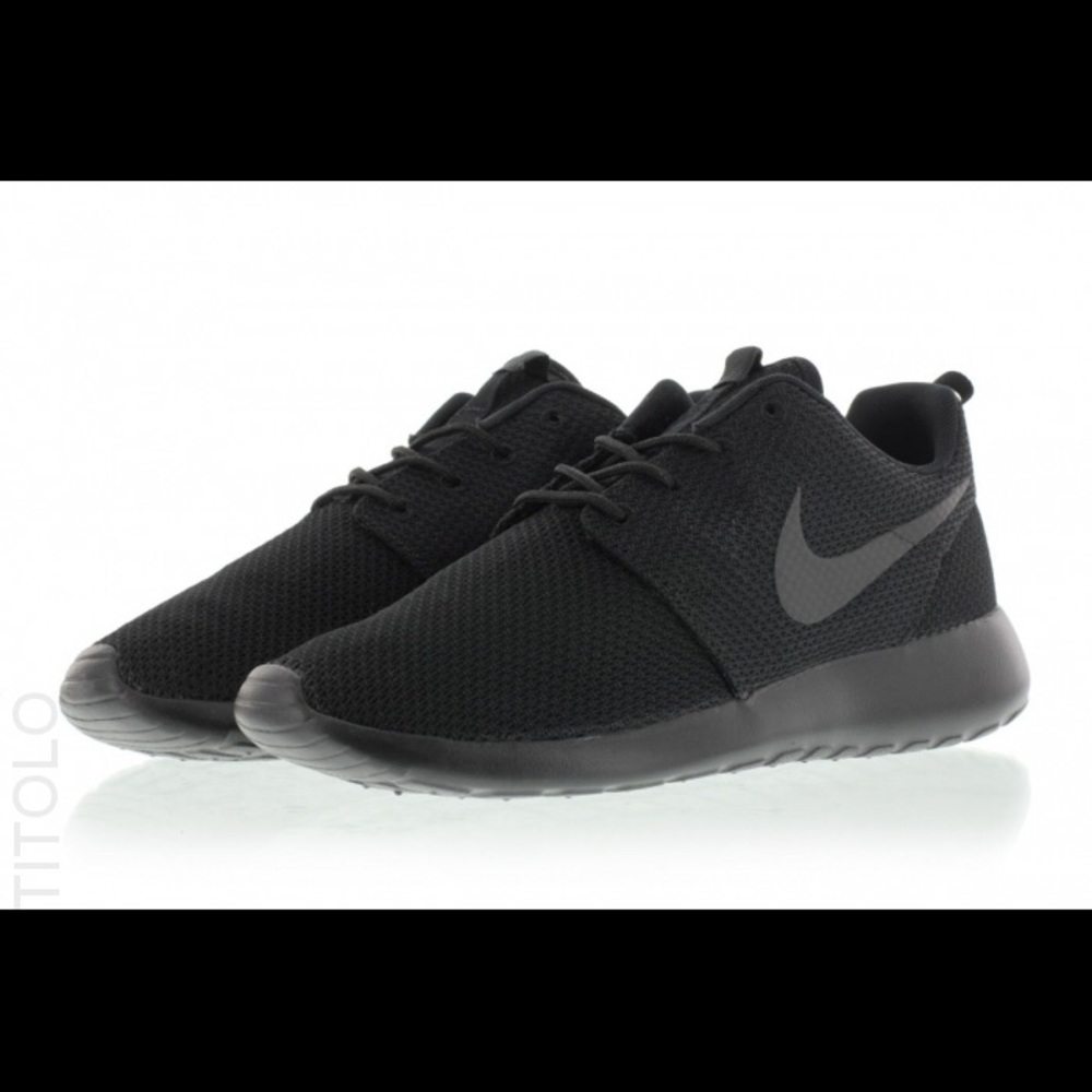 Nike Black Roshe size 5.5